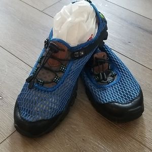 MENS Athletic water sports shoes 11 (M4)